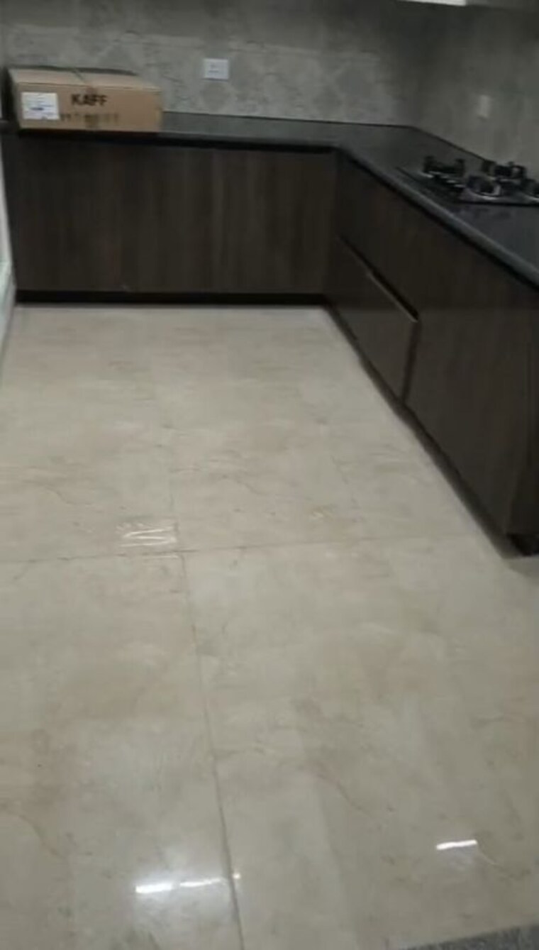 Room, wave-city 4 Bedroom 2300 Sq.Ft. Apartment In Wave City Ghaziabad 9973011