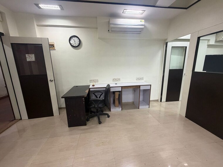 Team Area, knox-plaza Commercial Office Space 300 Sq.Ft. In Malad West Mumbai 9973084