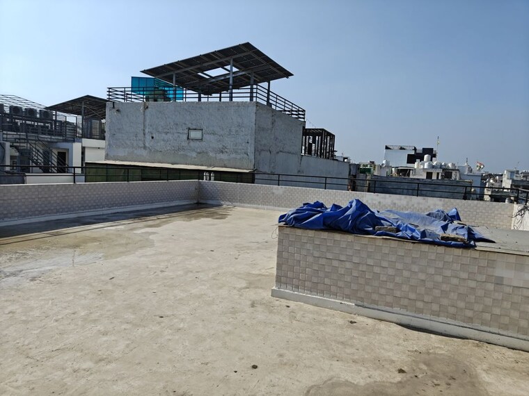 Terrace, model town 4 Bedroom 3250 Sq.Ft. Builder Floor In Model Town Delhi 9973106