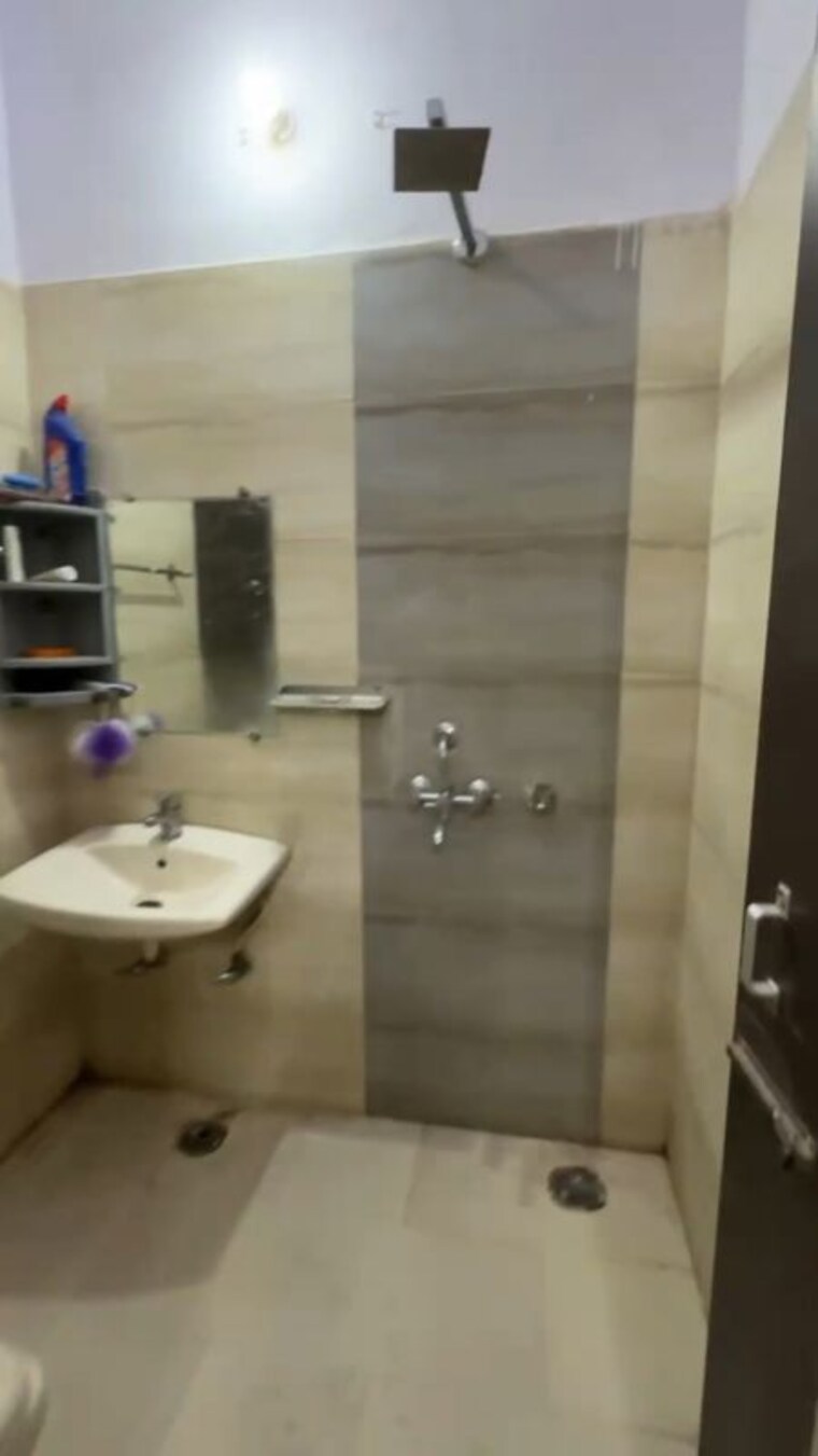 Bathroom, niti khand i 2 Bedroom 850 Sq.Ft. Builder Floor In Niti Khand I Ghaziabad 9973108