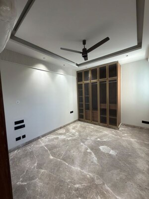 Room in 3 BHK Builder Floor at BPTP Green Oaks, Sector 70a – for Sale