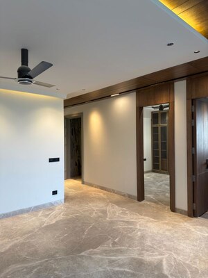 Room in 3 BHK Builder Floor at BPTP Green Oaks, Sector 70a – for Sale