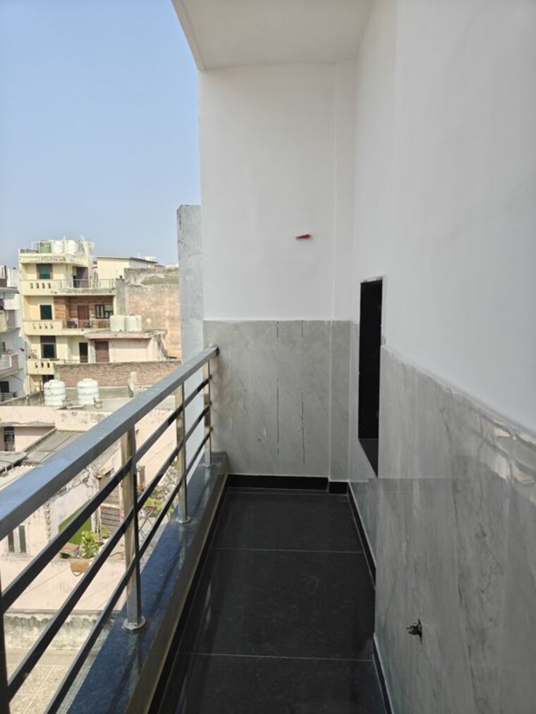 Balcony, azadpur 3 Bedroom 160 Sq.Yd. Builder Floor In Azadpur Delhi 9973240