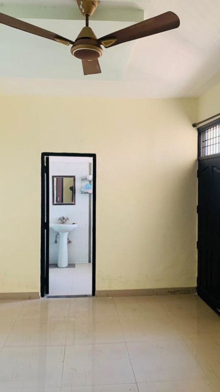 Room, patiala road 3 Bedroom 1750 Sq.Ft. Independent House In Patiala Road Zirakpur 9973255