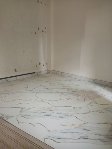 Room in 2 BHK Builder Floor at Sector 73 – for Sale