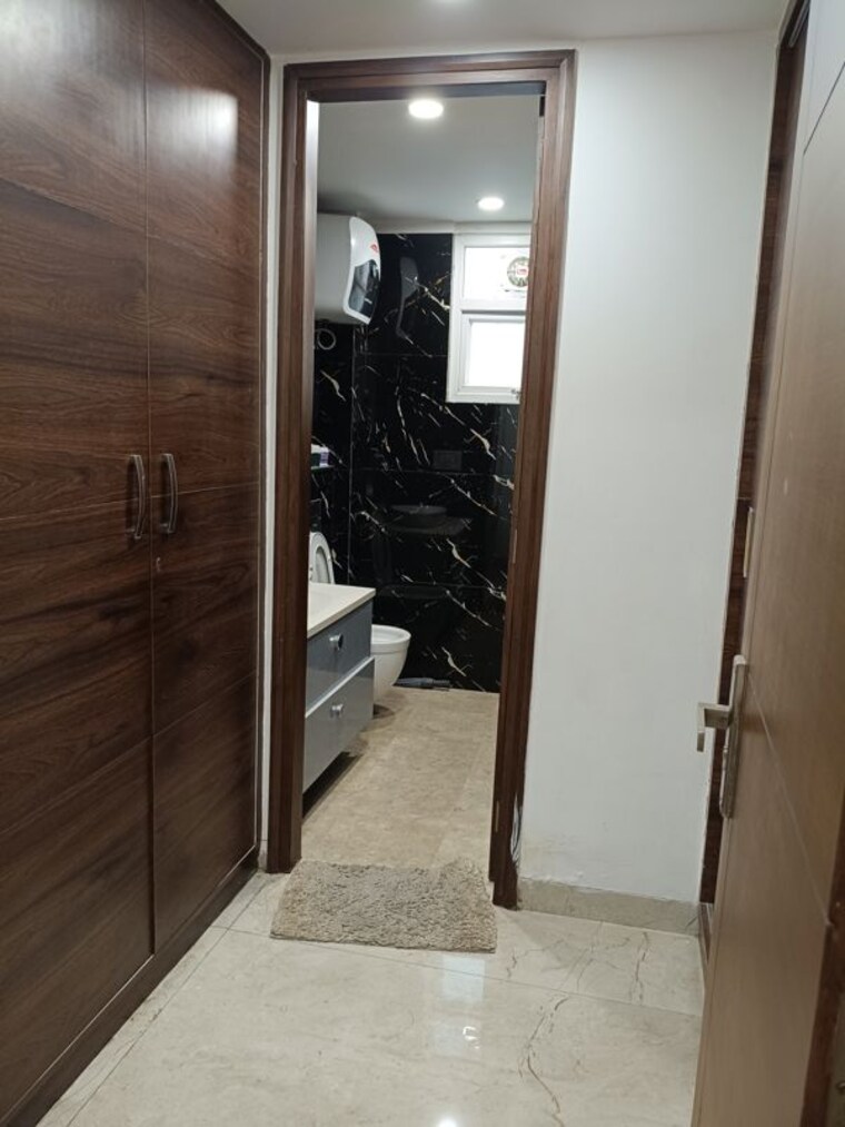 Gym, sukhdev vihar 6 Bedroom 500 Sq.Yd. Independent House In Sukhdev Vihar Delhi 9973378