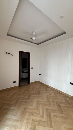 Room in 3 BHK Apartment at Raj One Good Earth, Sector 71 – for Rent