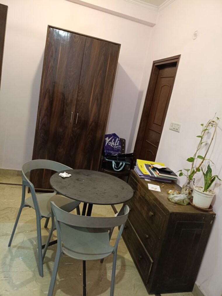 Master Bedroom, new friends colony 6 Bedroom 500 Sq.Yd. Independent House In New Friends Colony Delhi 9973538