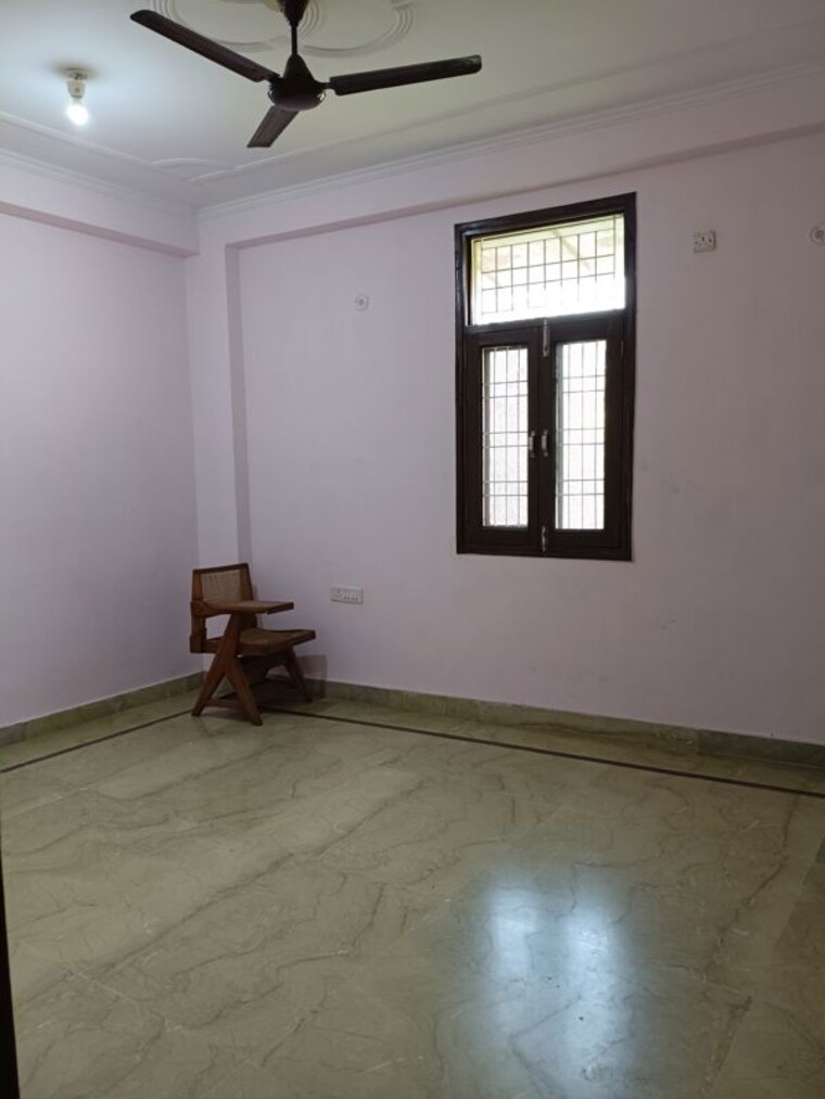 Room, new friends colony 6 Bedroom 500 Sq.Yd. Independent House In New Friends Colony Delhi 9973538