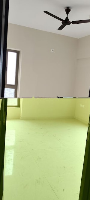 Room in 2 BHK Apartment at Sethia Kalpavruksh Heights, Kandivali West – for Rent