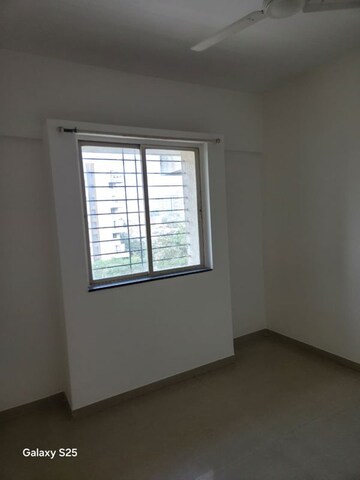 Room in 2 BHK Apartment at Raichandani Aura, Kharadi – for Rent