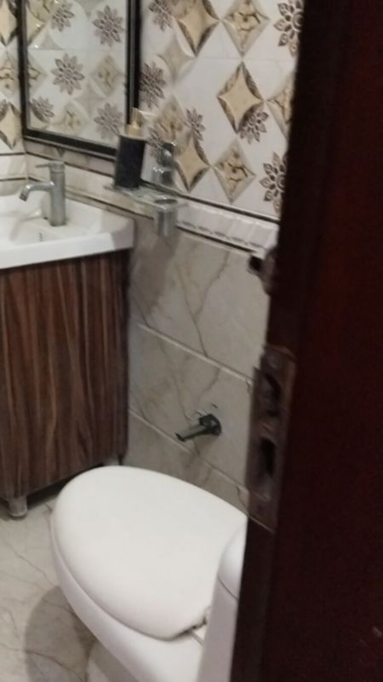 Bathroom, niti khand ii 3 Bedroom 1350 Sq.Ft. Builder Floor In Niti Khand ii Ghaziabad 9973871