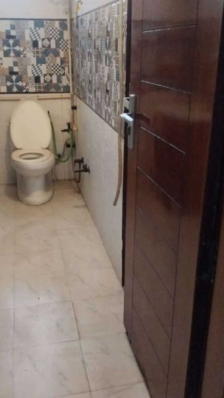 Bathroom, niti khand ii 3 Bedroom 1350 Sq.Ft. Builder Floor In Niti Khand ii Ghaziabad 9973871