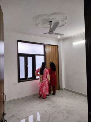 Room in 2 BHK Builder Floor at Paryavaran Complex – for Rent