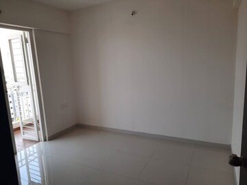 Room in 2 BHK Apartment at Unique Lifestyle, Wagholi – for Rent