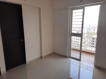Room in 2 BHK Apartment at Unique Lifestyle, Wagholi – for Rent