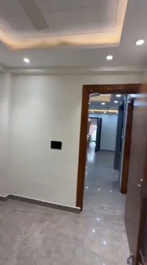 Room in 3 BHK Independent House at Niti Khand I – for Sale