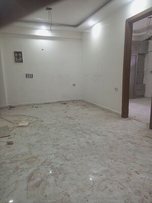 Room in 2 BHK Builder Floor at SRS Apartments, Sector 73 – for Sale