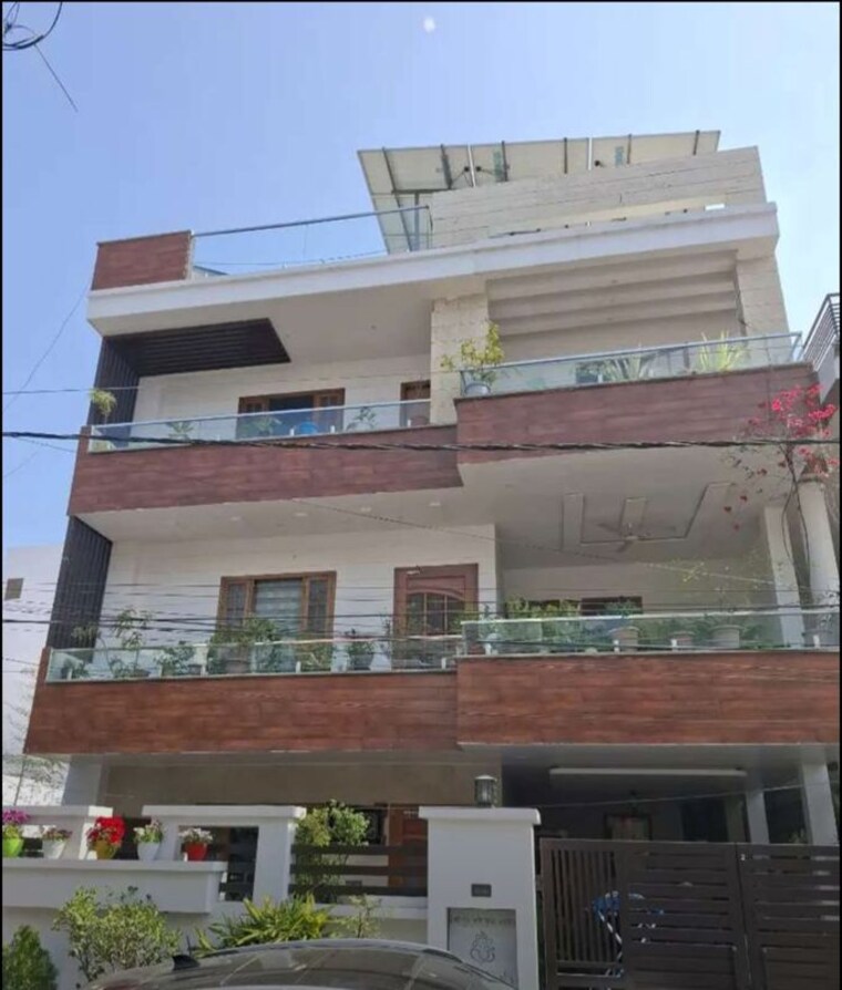 Exterior View, vipul khand 6 Bedroom 6000 Sq.Ft. Villa In Vipul Khand Lucknow 9974215