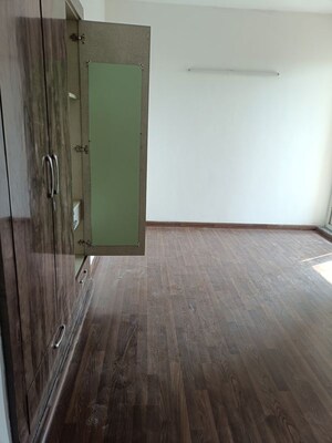 Room in 3 BHK Apartment at Piyush Heights, Sector 89 – for Sale