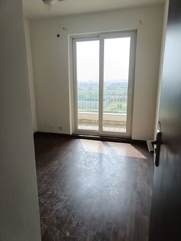 Room in 3 BHK Apartment at Piyush Heights, Sector 89 – for Sale