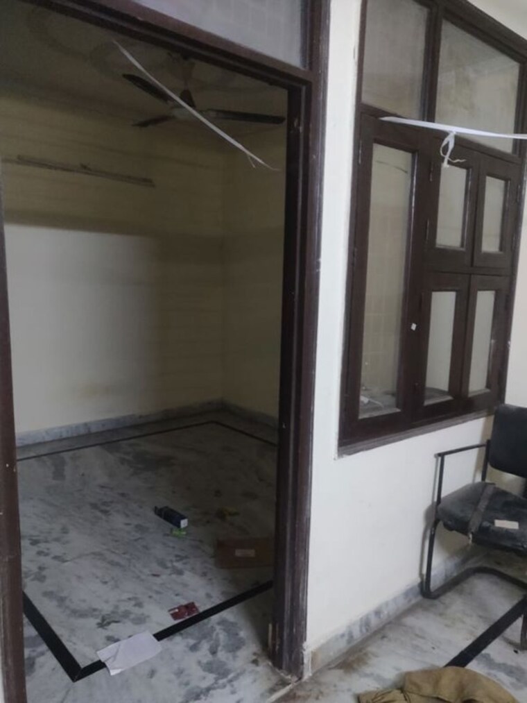 Balcony, rajouri garden 2 Bedroom 100 Sq.Yd. Builder Floor In Rajouri Garden Delhi 9974248