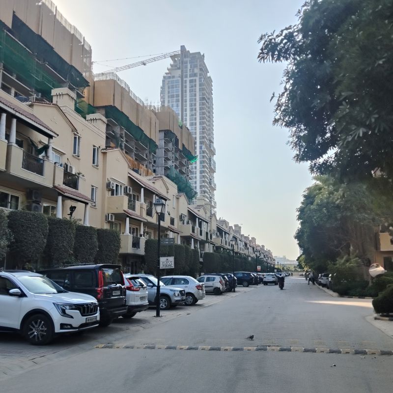 3 BHK + Extra Room Apartment For Rent in Emaar MGF Emerald Hills