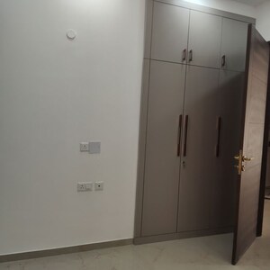 Furnished Amenities in 3 BHK Apartment at Smart World Orchard, Sector 61 – for Rent