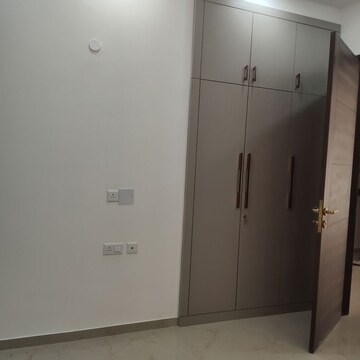 Furnished Amenities in 3 BHK Apartment at Smart World Orchard, Sector 61 – for Rent