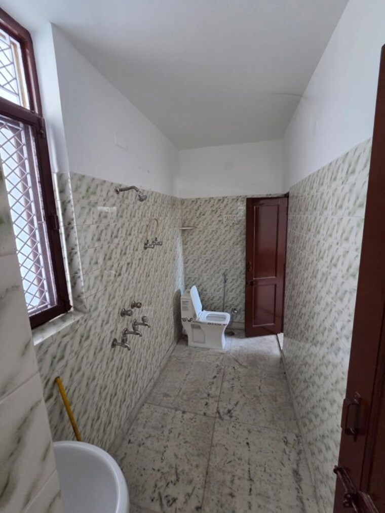 Bathroom, sector 5 3 Bedroom 350 Sq.Yd. Independent House In Sector 5 Gurgaon 9974454