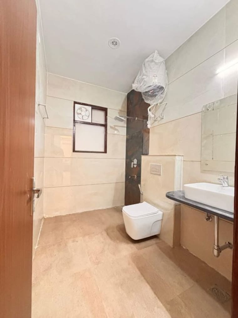 Bathroom, dlf-cyber-sez 1 Bedroom 856 Sq.Ft. Apartment In Sector 24 Gurgaon 9974492