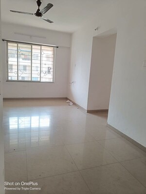 Room in 2 BHK Apartment at Palladium Homes, Dhanori – for Rent