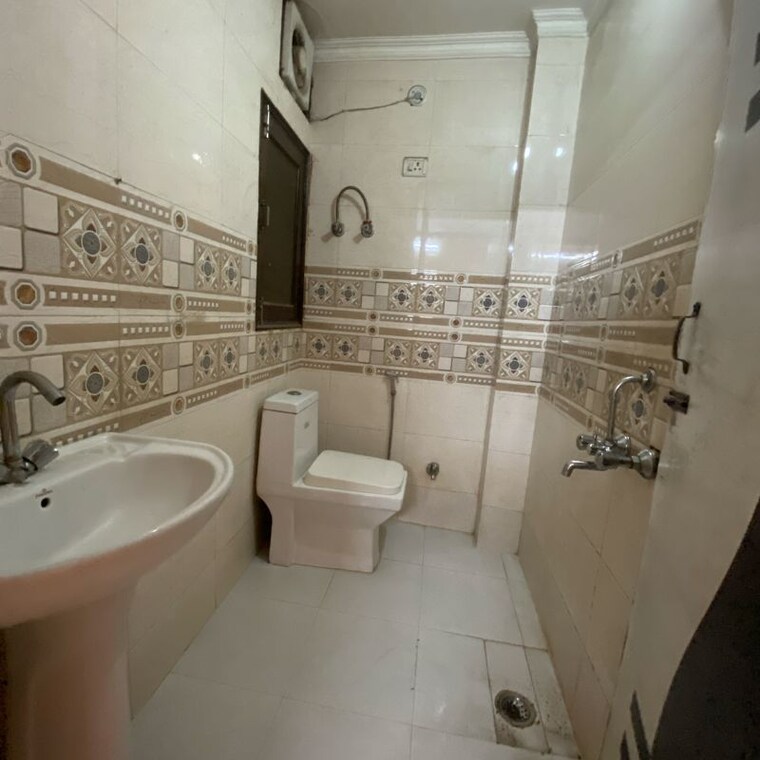Bathroom, chattarpur 1 Bedroom 600 Sq.Ft. Builder Floor In Chattarpur Delhi 9974553