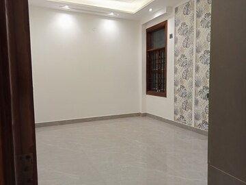 Room in 3 BHK Builder Floor at Mahavir Enclave 1 – for Rent