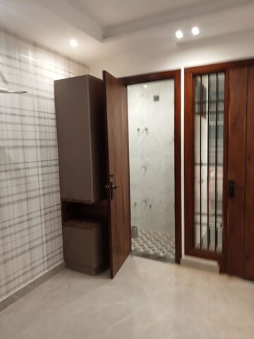 Room in 2 BHK Builder Floor at Mahavir Enclave 1 – for Rent