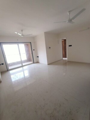 Room in 2 BHK Apartment at Krishna Amorapolis, Dhanori – for Rent