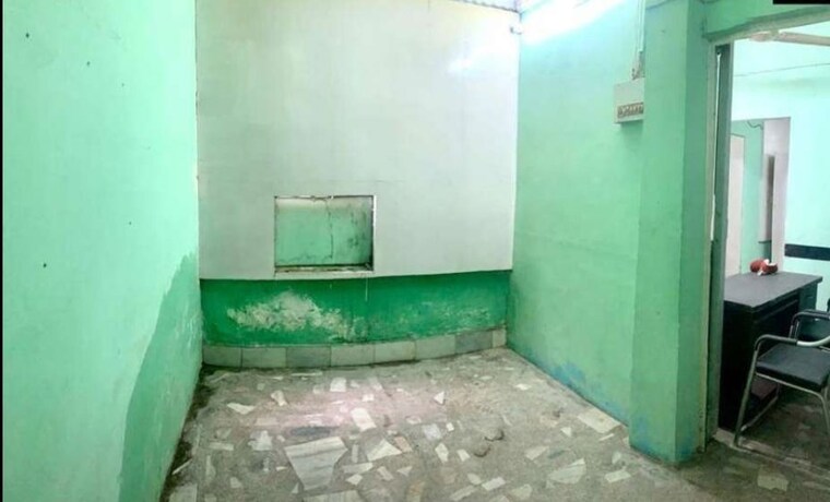 Room, hazratganj Commercial Office Space 2000 Sq.Ft. In Hazratganj Lucknow 9974938