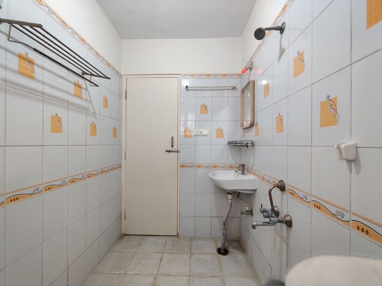 Bathroom, v-v-emerald  1564 Sq.Ft. Apartment In Horamavu Bangalore 9974947
