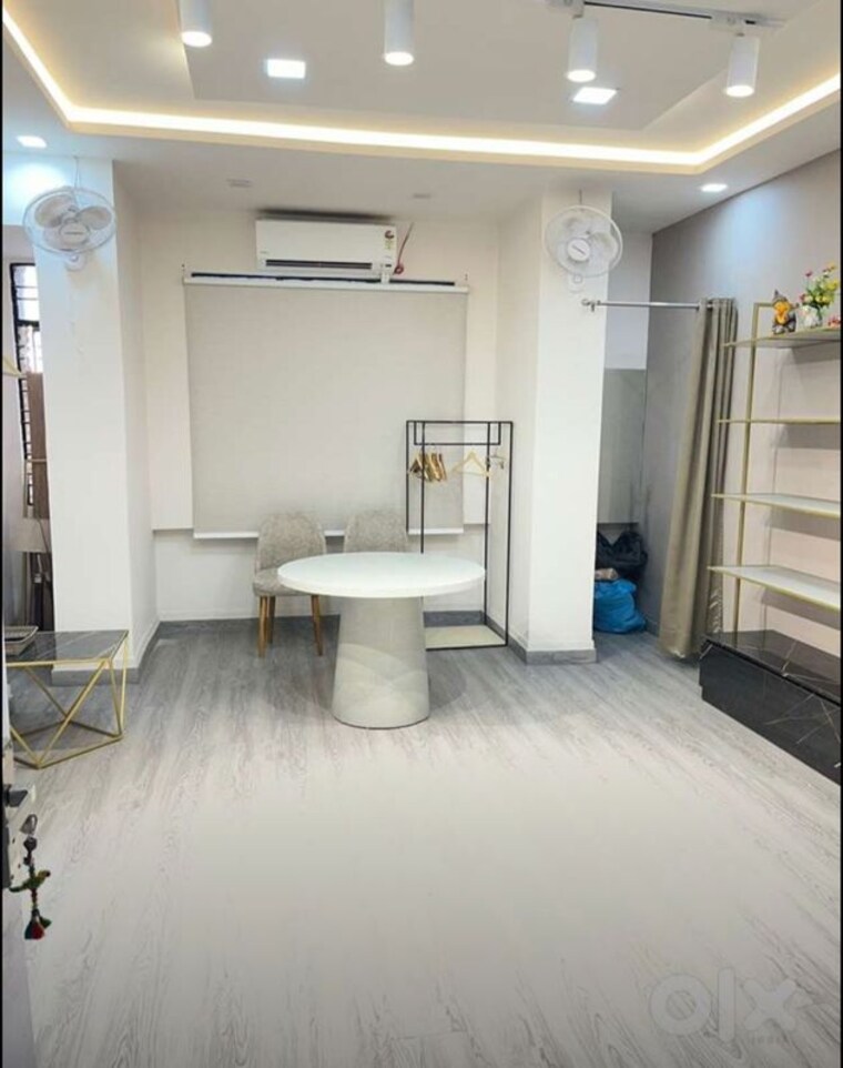Living Room, husainganj Commercial Office Space 220 Sq.Ft. In Husainganj Lucknow 9974978