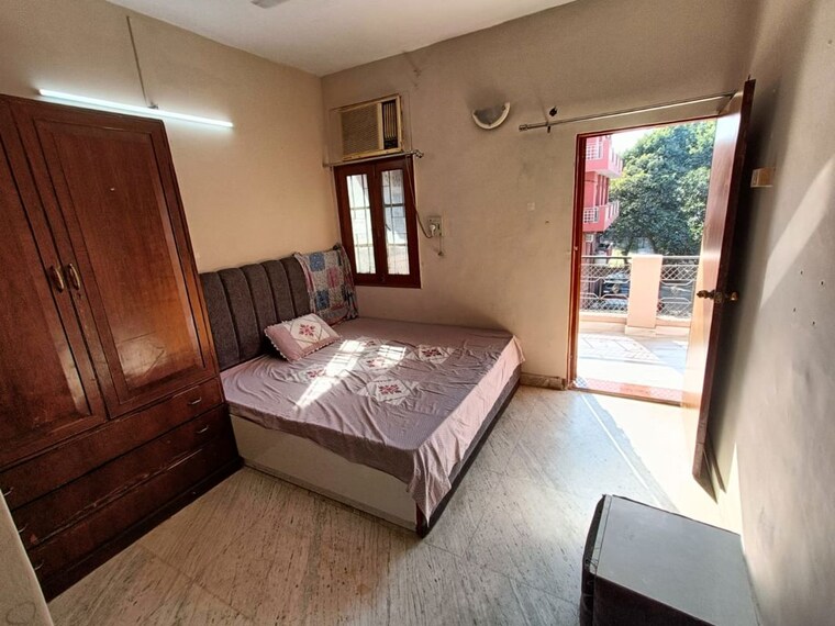 Bedroom, rajouri garden 2 Bedroom 100 Sq.Yd. Builder Floor In Rajouri Garden Delhi 9975021