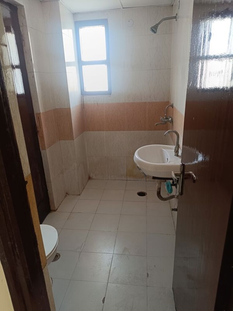 Bathroom, raj nagar extension 2 Bedroom 955 Sq.Ft. Apartment In Raj Nagar Extension Ghaziabad 9975074