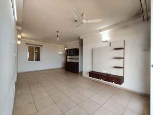 Room in  Apartment at Bhartiya Nikoo Homes Phase 2, Thanisandra Main Road – for Rent