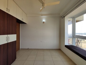 Room in  Apartment at Bhartiya Nikoo Homes Phase 2, Thanisandra Main Road – for Rent