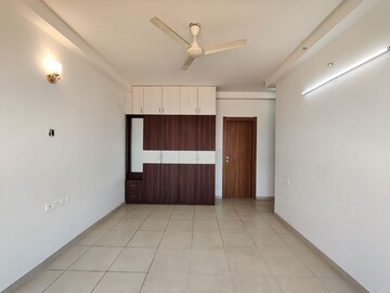 Room in  Apartment at Bhartiya Nikoo Homes Phase 2, Thanisandra Main Road – for Rent