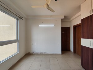 Room in  Apartment at Bhartiya Nikoo Homes Phase 2, Thanisandra Main Road – for Rent