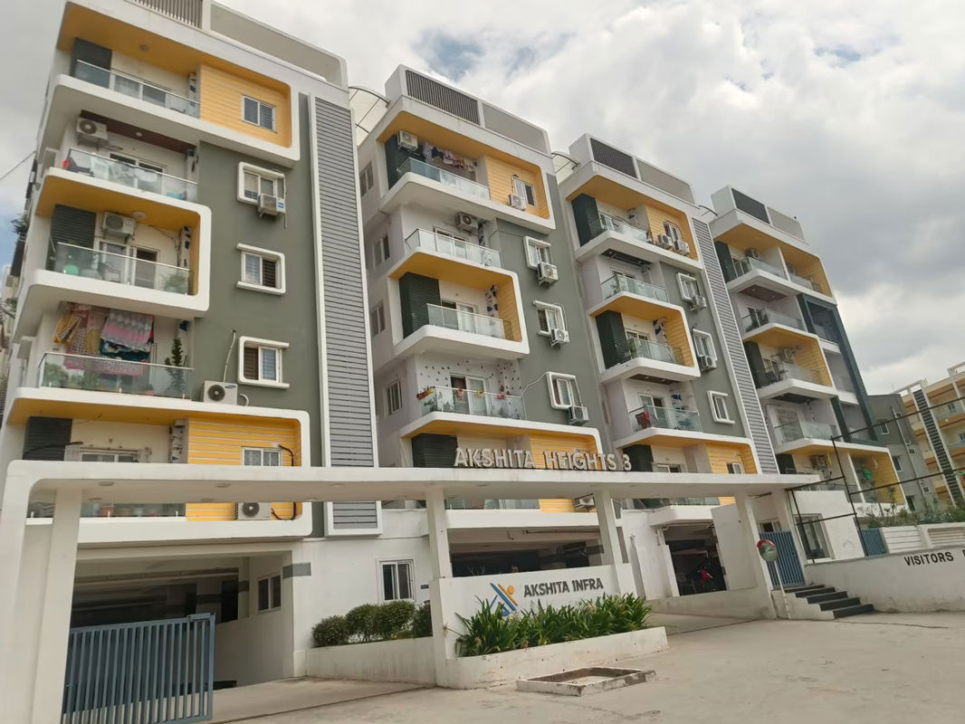 3 BHK + Extra Room Apartment For Rent in Akshita Heights Three