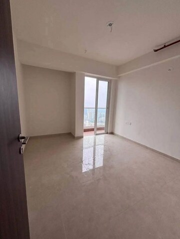 Room in 2 BHK Apartment at Indiabulls One Indiabulls, Pokhran Road No Two – for Rent