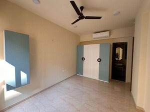 Room in 2 BHK Apartment at Lodha Sterling, Kolshet Road – for Rent