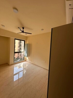 Room in 2 BHK Apartment at Lodha Sterling, Kolshet Road – for Rent