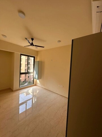 Room in 2 BHK Apartment at Lodha Sterling, Kolshet Road – for Rent